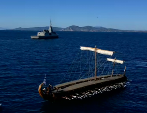 e_amyna's tweet image. Λαμπρή υποδοχή της Φ/Γ Κίμων στο Φαληρικό Όρμο: κατάπλους με συνοδεία 2 φρεγατών, 2 πυραυλακάτων, 2 κανονιοφόρων, 2 ΣΑΠ και ελικοπτέρων, πλους ανοιχτά της ΣΝΔ, μεταξύ Θ/Κ Αβέρωφ και τριήρους "Ολυμπιάς", και πορεία προς Ναύσταθμο Σαλαμίνας. (οπτικό υλικό: ertnews.gr)