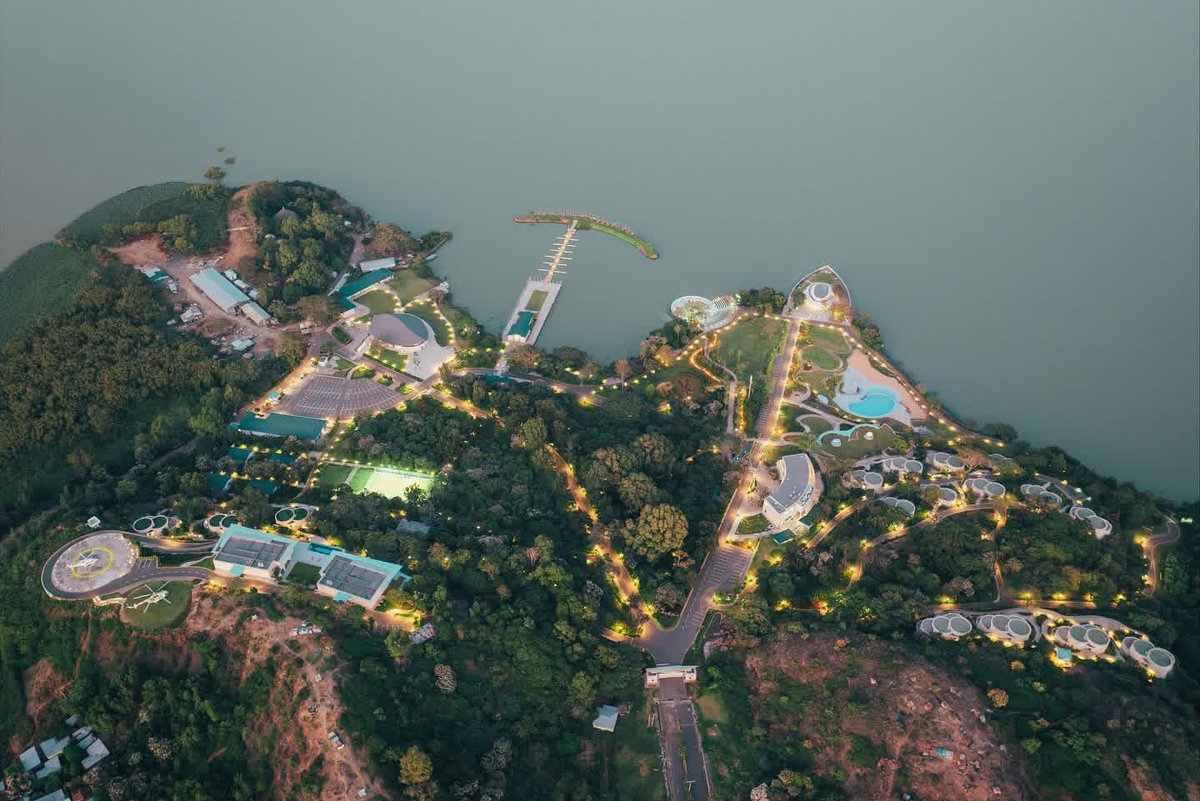 abebe_mebratu's tweet photo. #Ethiopia is shining brighter in this new #tourism era, ignited by bold reforms! Our untapped potential -breathtaking landscapes, historical grandeur, &amp; rich cultures—is now thriving. Tourism's a core economic pillar under H.E. PM @AbiyAhmedAli 's visionary leadership. https://t.co/0NVkp2oaJT