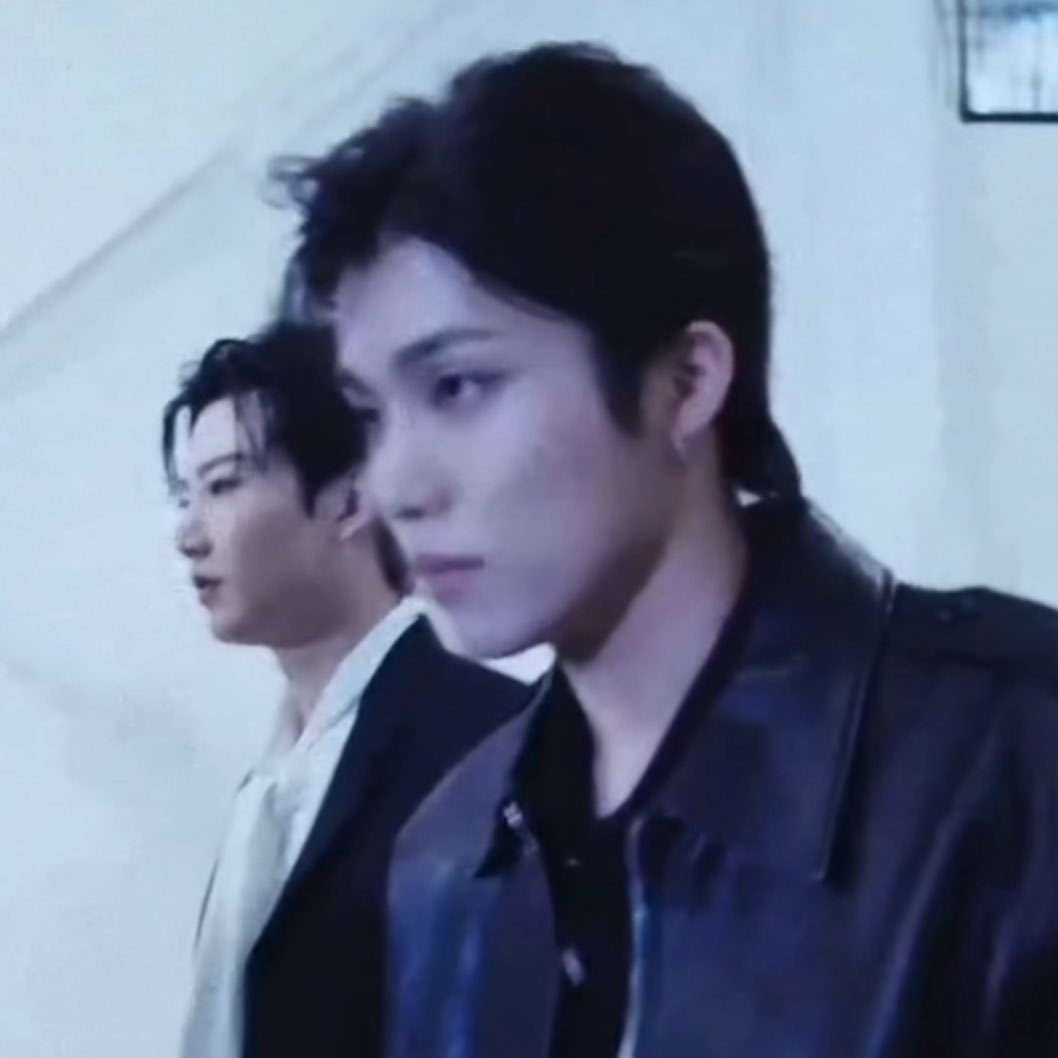 jexngwxx's tweet image. WHO ARE WE FIGHTING