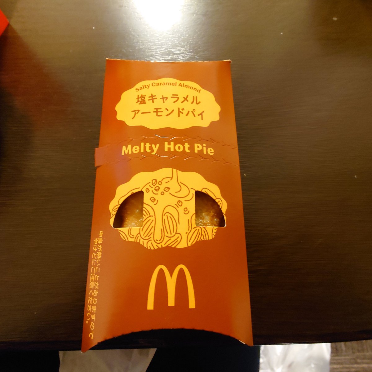 今日の晩御飯！
マックのホットチリ&amp;タルタルチキンバーガーとポテトMとゼロコーラと塩キャラメルアーモンドパイ😋