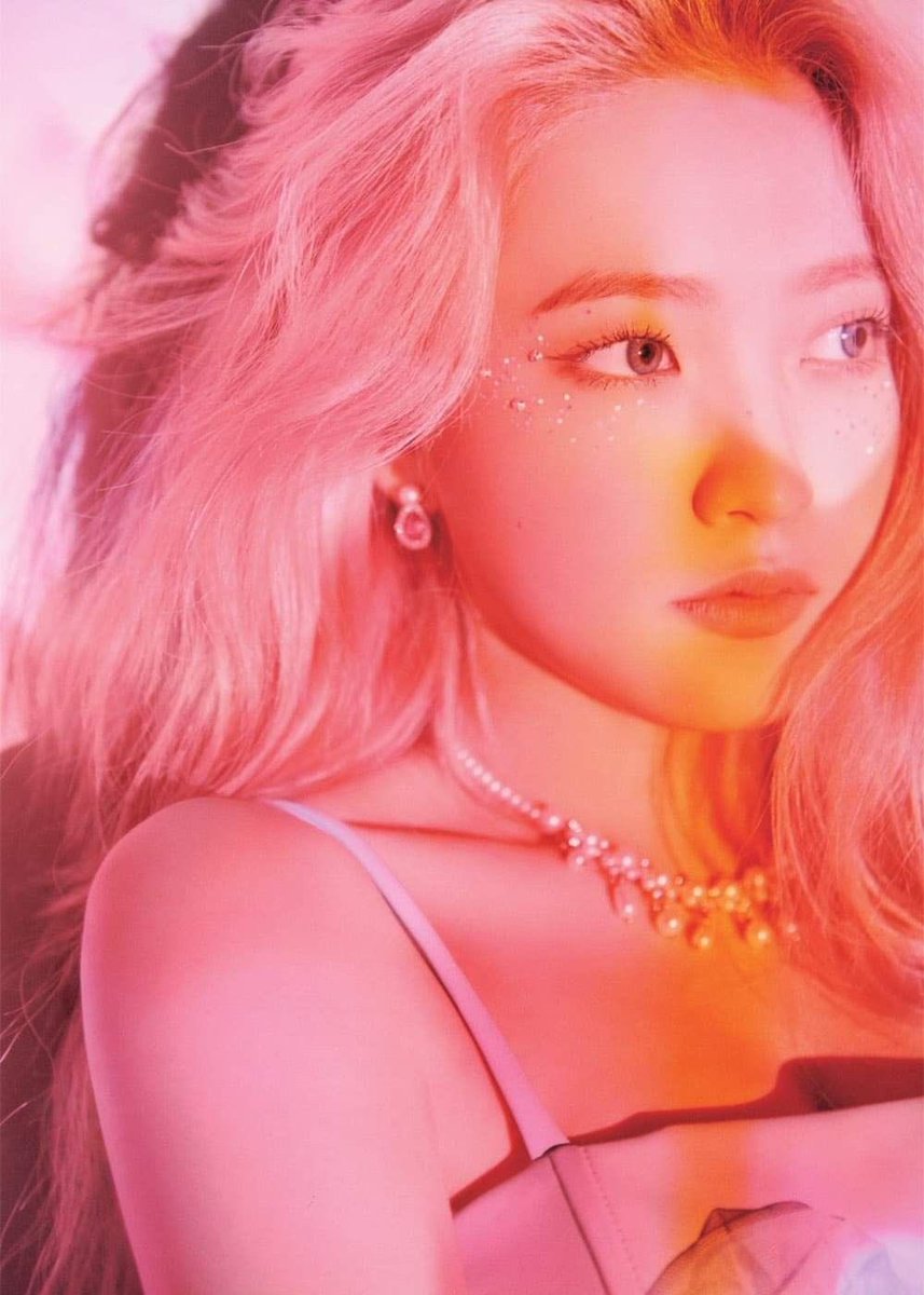 yerispic's tweet image. she made history!

#YERI #예리 #KIMYERIM #김예림 #REDVELVET #레드벨벳