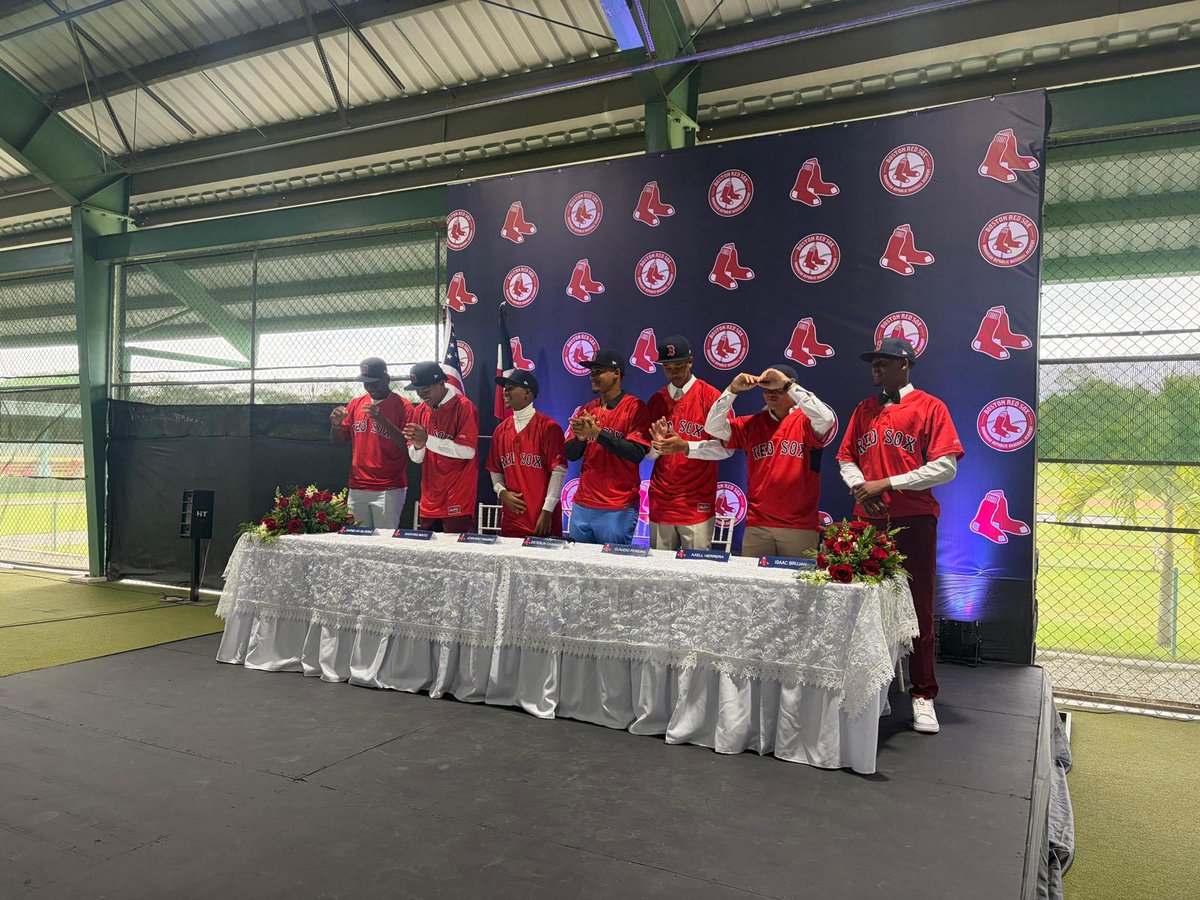 The Boston Red Sox officially sign the first 7 players of the 2025-2026  class: OF Garielvin Silverio 1.4M SS Dawvris Brito 1.2M RHP Claudio Pereira  500K OF Joskairo Ramirez 800K INF Esterlin