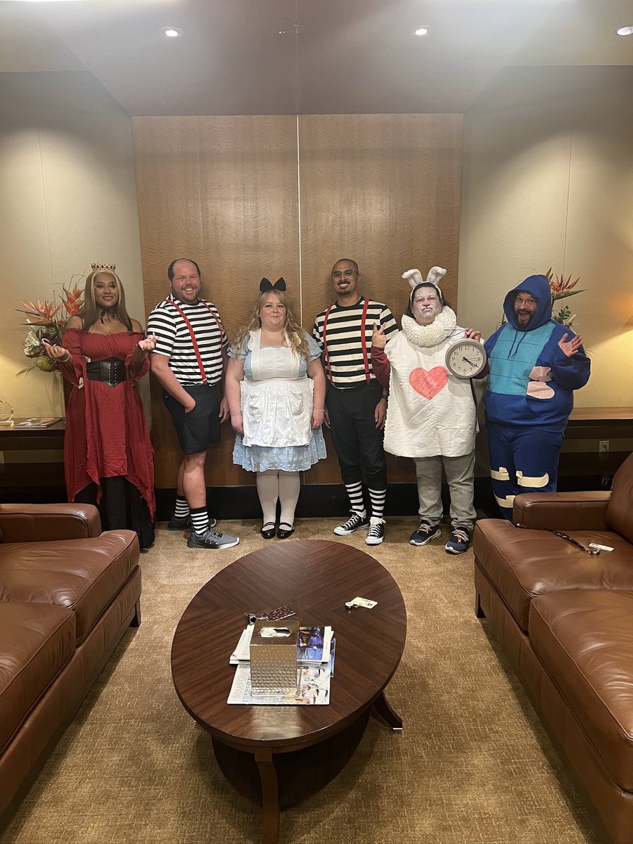 QueenJavar's tweet photo. Halloween tings #aliceinwonderland a very budget Alice lol #whiterabbit #imlateforaveryimportantdate #tiktoc https://t.co/RgkpCUnolC