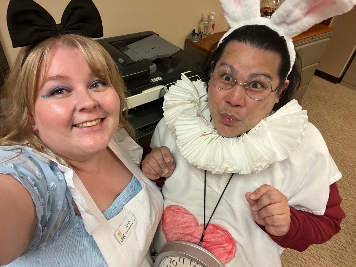 QueenJavar's tweet photo. Halloween tings #aliceinwonderland a very budget Alice lol #whiterabbit #imlateforaveryimportantdate #tiktoc https://t.co/RgkpCUnolC