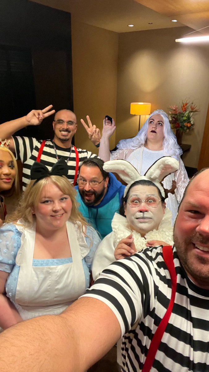 QueenJavar's tweet photo. Halloween tings #aliceinwonderland a very budget Alice lol #whiterabbit #imlateforaveryimportantdate #tiktoc https://t.co/RgkpCUnolC