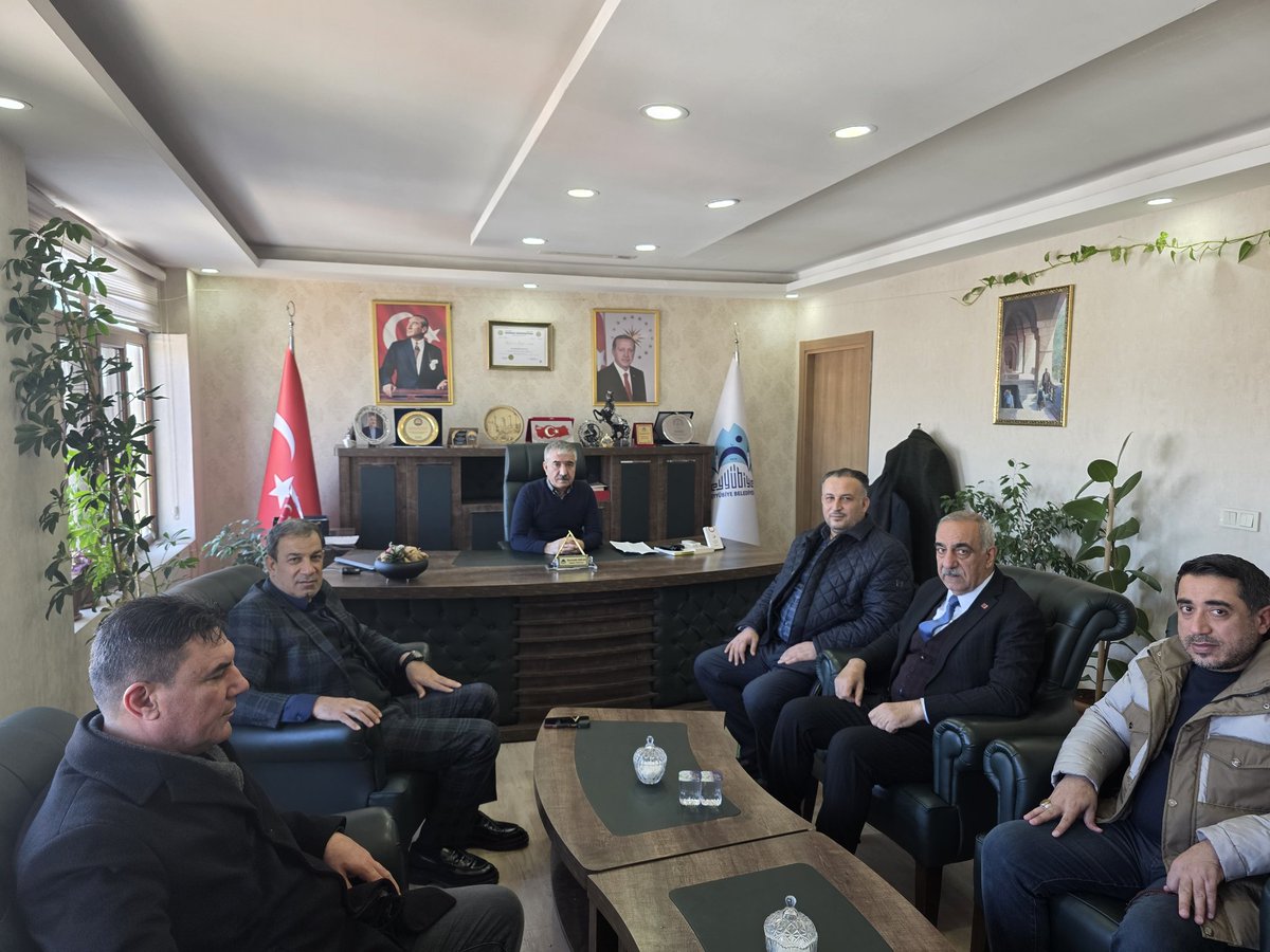 NecmeddinSaglam's tweet photo. Tebrik için gelen Hilvan eski belediye başkanı Sayın @aslanalibayik Son il genel meclis başkanı Sayın @mustafayavvuz Büyükşehir belediye meclis üyesi Sayın @SabriZol ve Meclis üyemiz Sayın Yakup Kılınç 'a teşekkür ederim. https://t.co/wF0bzZZRjI