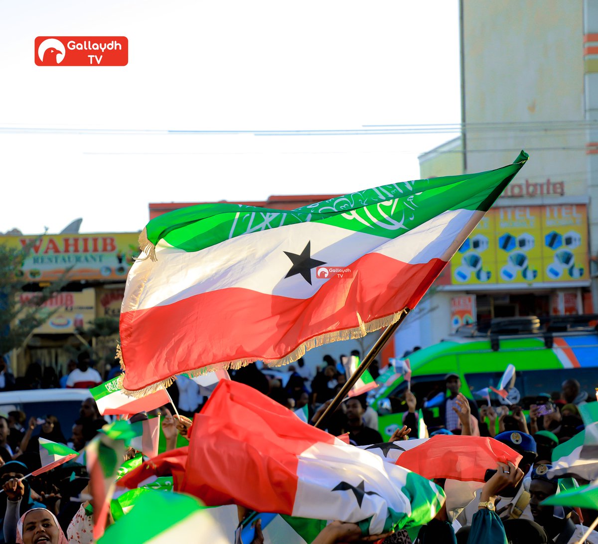HornD_Arabic's tweet photo. 🚨 #عاجل | يحدث الآن
حشود ضخمة من أبناء أرض الصومال تمل�� شوارع هرجيسا دعمًا لـالإمارات، في مشهد يجسّد شراكة شعبية قوية بين الجانبين. 🇦🇪🤝

#UAE #Somaliland https://t.co/ALnxqgupRV