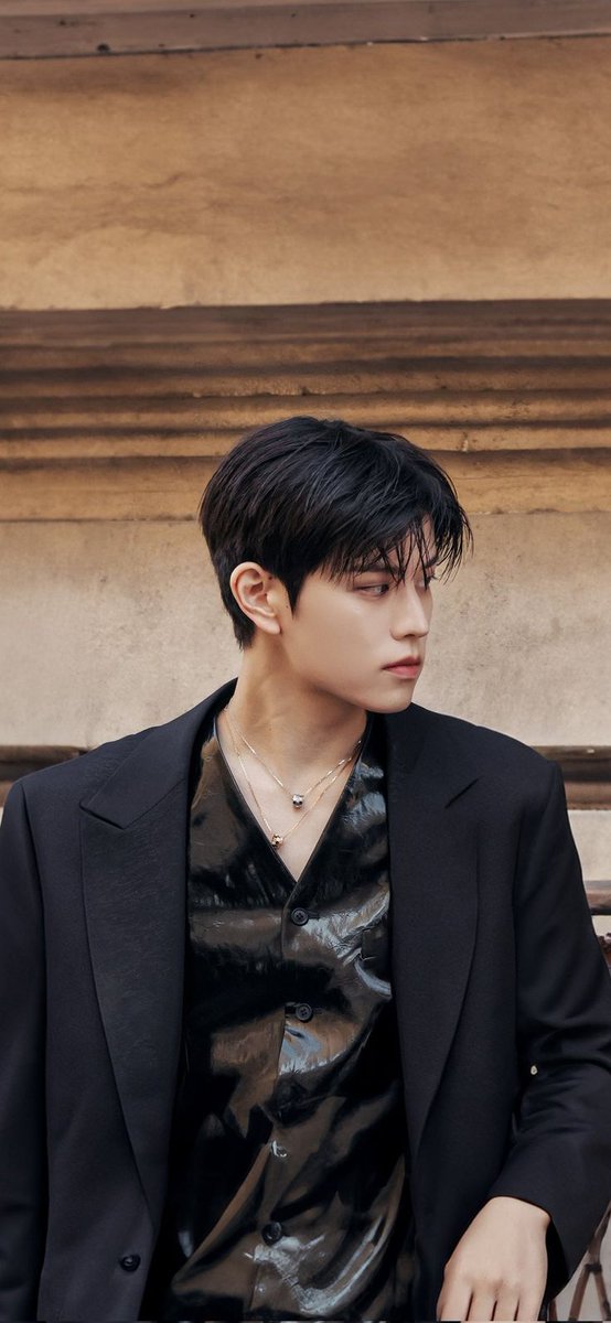 bbokari_lixi's tweet photo. Can't really blame them when seungmin looks like this https://t.co/L9oCw05ur5
