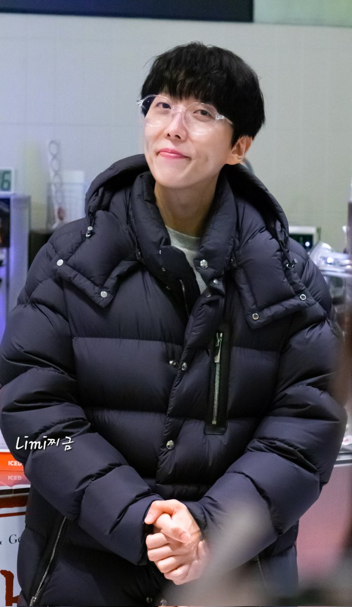 praying_1214's tweet image. 2026.01. 15 어쩌면해피엔딩
#김재범 배우님
단체퇴근길

새침😝