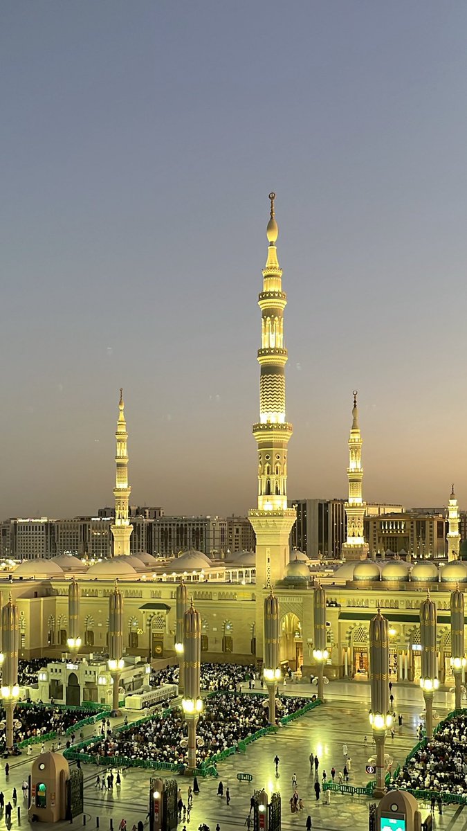 Medinah_Live's tweet photo. صلى عليكَ اللهُ يا خيرَ الورى
ما اهتزتِ الأرواحُ شوقاً للقاء

#الجمعة #المدينة_المنورة 
#المسجد_النبوي https://t.co/GD8Kon4HHw
