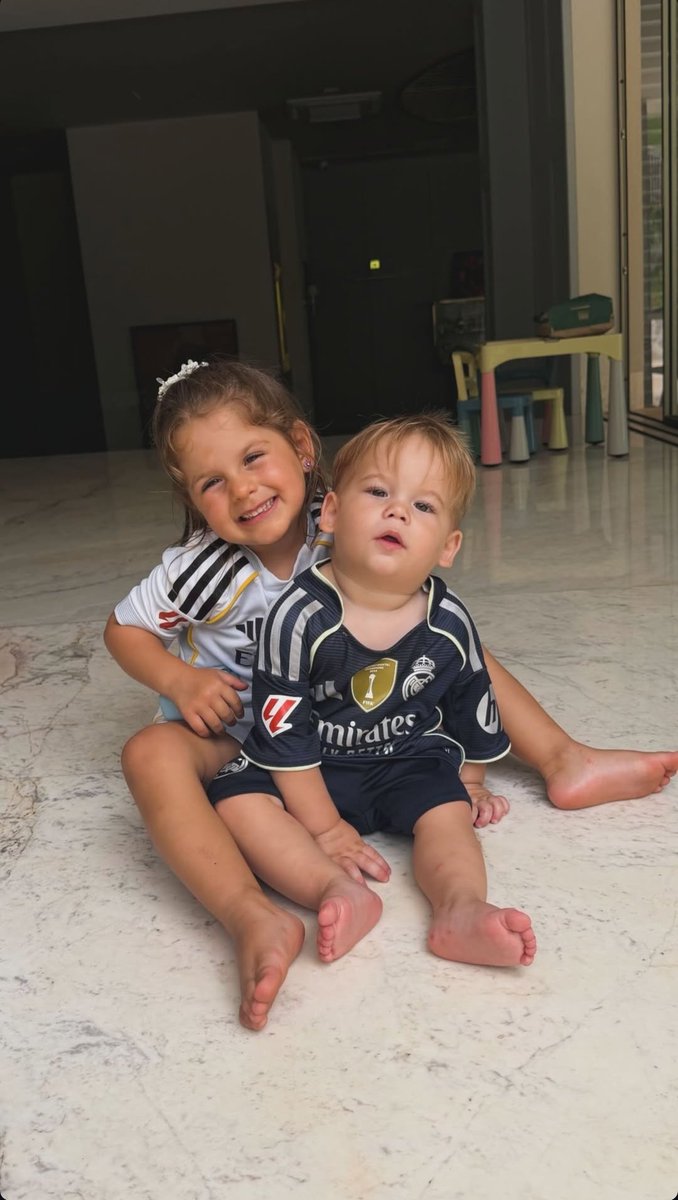 helloidols3's tweet photo. As Marias e o José Leonardo 💖💜💙 https://t.co/t4UmFCtuzc