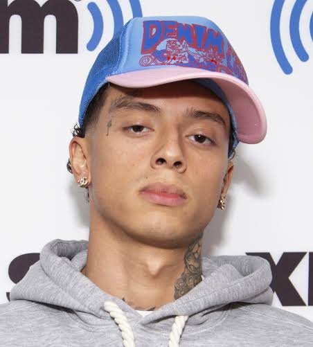 MercyEmma01's tweet image. Am I the only girl who loves listening to this genre of music? 🥺