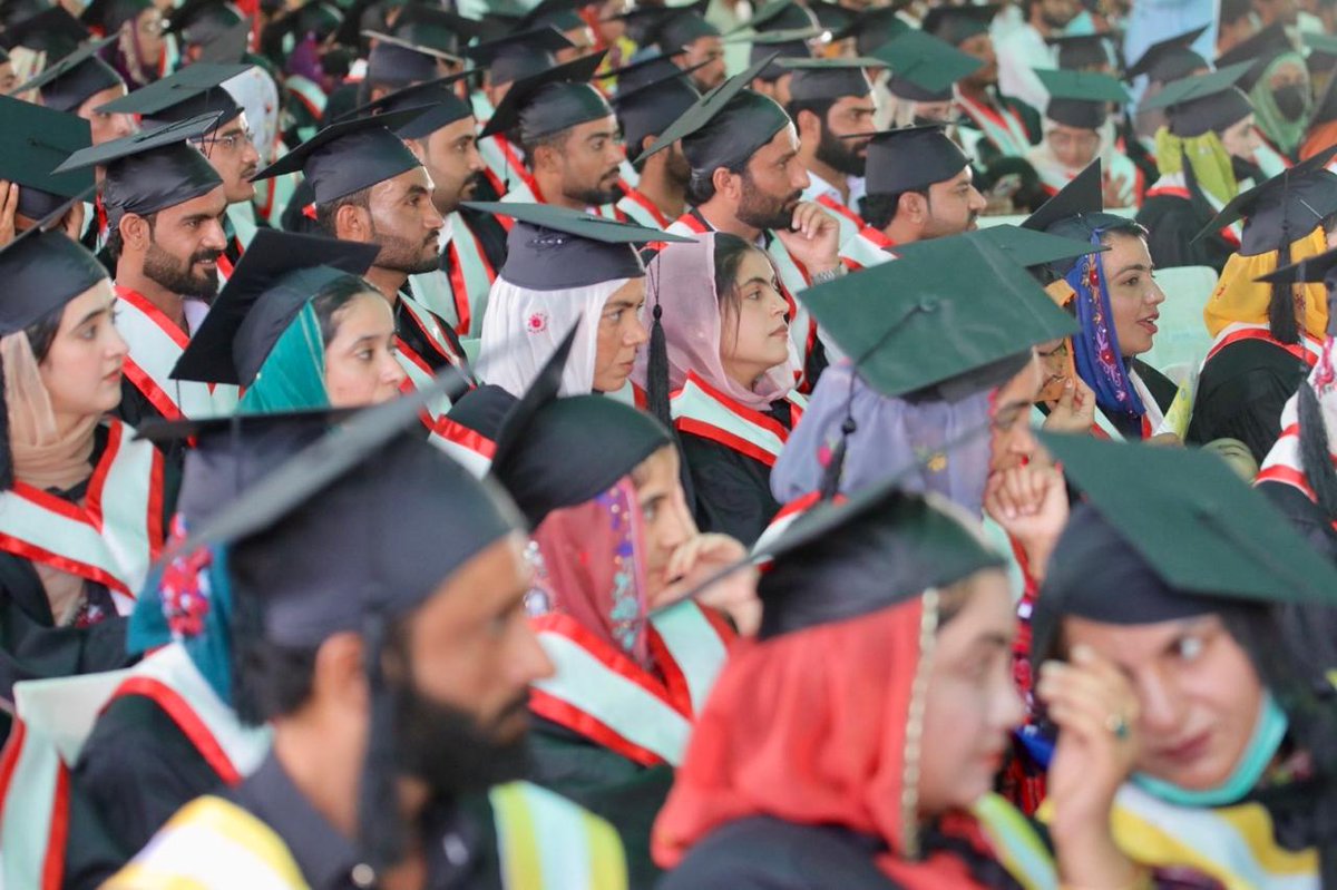 ZahoorBuledi's tweet photo. Honoured to attend the 3rd Convocation of Turbat University, presided over by the Governor of Balochistan & Chancellor of Universities Sheik Jaffar Khan Mandokhail. It was heartening to see graduating students filled with dreams & aspirations to serve this province and the entire country. Under the leadership of VC Dr. Gul Hassan, the university has emerged as a symbol of quality education, contributing significantly to human development across the region. Congratulations to the students, their parents, faculty, and staff on the successful convocation. Hopeful that the university will continue to reach greater heights of success in the years to come.