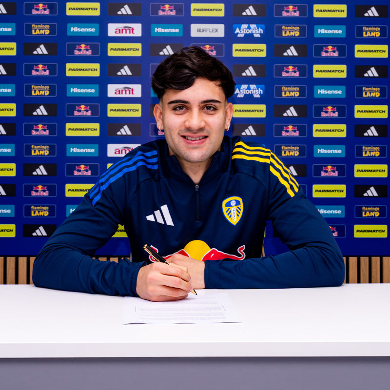 LUFC's tweet photo. ✍️ #LUFC is delighted to announce the arrival of Facundo Buonanotte on a loan deal until the end of the 2025/26 campaign