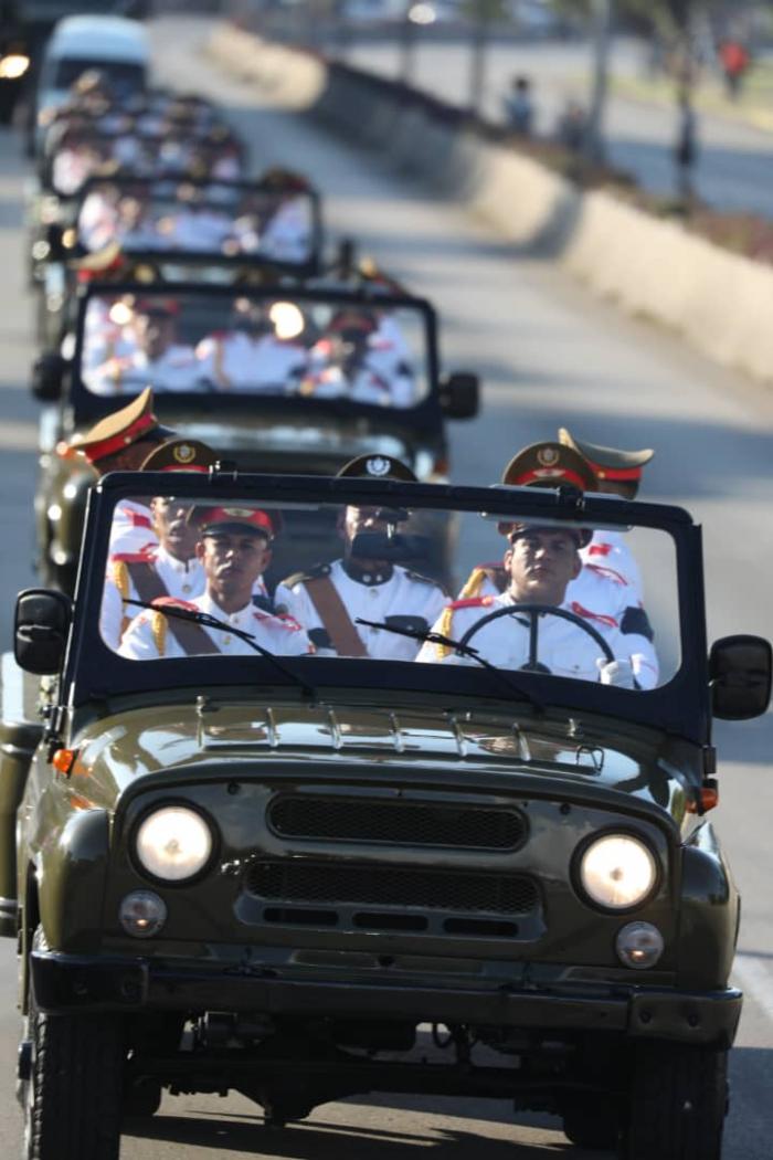 AsambleaCuba's tweet image. #Cuba🇨🇺 rinde homenaje póstumo a los 32 combatientes de nuestro país, que cumplieron digna y heroicamente con su deber y cayeron en el criminal ataque del gobierno de los EE.UU. contra Venezuela. #HonorYGloria