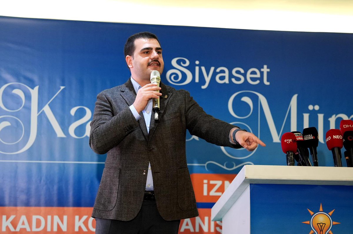 eyupkadirinan's tweet photo. 📍 İzmir

İzmir Kadın Kolları İl Danışma Meclisi Toplantımızda, davamızın İzmir’de her geçen gün daha da güçlendiğini bir kez daha gururla gördük. 

AK Parti, özünde bir kadın hareketidir. 6 milyona yaklaşan üyesiyle dünyanın en büyük kadın teşkilatlarından birisi. 

İzmir’i tanımayan, bu şehirle bağı olmayan siyaset mühendislerine karşı; İzmir’in iradesini, emekçinin hakkını ve milletimizin sesini savunmayı sürdüreceğiz. Bu şehri ihmale, beceriksizliğe ve ilgisizliğe teslim etmeyeceğiz.

İzmir Kadın Kollarımıza emekleri, inançları ve kararlılıkları için yürekten teşekkür ediyor; bu kutlu davada omuz omuza yürümekten onur duyuyoruz.