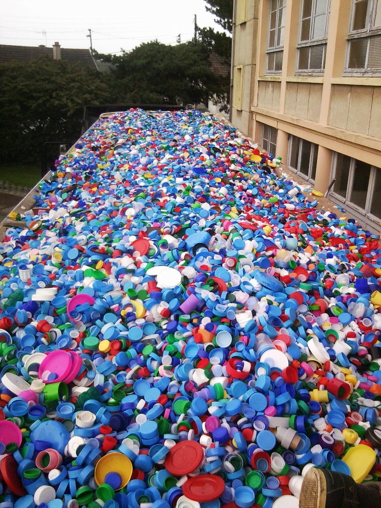 1ere camion chargé depuis le dépôt de <a href="/LH_LeHavre/">Le Havre</a> soit 5 460 tonnes, souhaitons bien vite d'autres chargement au profit du #handicap, TOUS nos points de collecte sont en ligne sur bouchons276.com <a href="/OuestFrance/">Ouest-France</a> <a href="/seinemaritime/">Seine-Maritime</a> <a href="/ici_hnormandie/">ICI Normandie (Seine-Maritime - Eure)</a> <a href="/PoliceNat76/">Police nationale 76</a> <a href="/RegionNormandie/">Région Normandie</a>