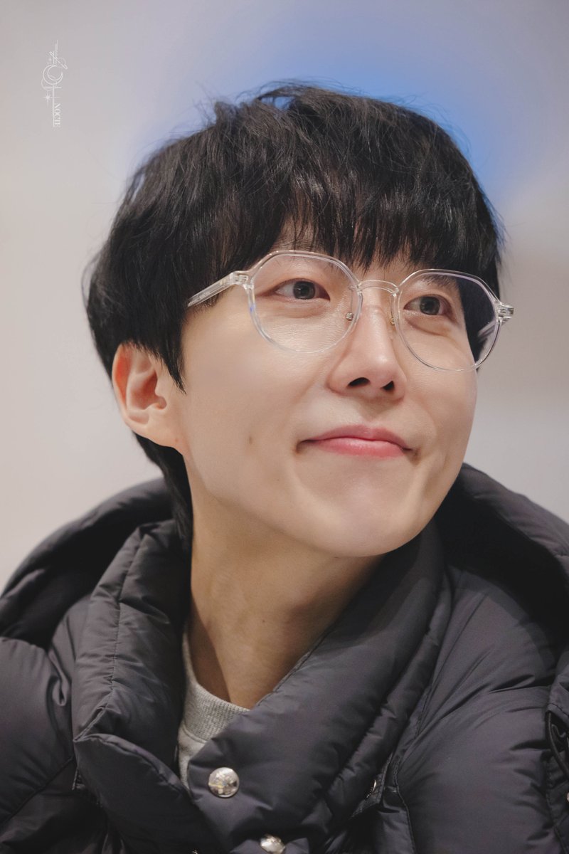 nocte_record's tweet image. 260115 어쩌면 해피엔딩 퇴근길
김재범 배우님
-
𝕆𝕦𝕣 𝔹𝕖𝕝𝕠𝕧𝕖𝕕 𝕎𝕚𝕟𝕥𝕖𝕣❄️