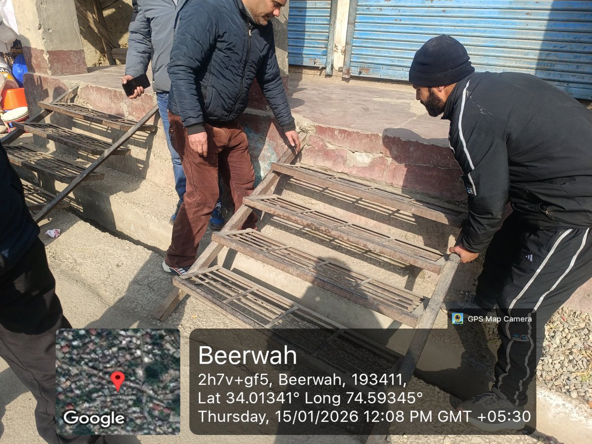 Beerwah, 15 January 2026:
On the directions of the worthy Sub-Divisional Magistrate, Beerwah, market checking was intensified and also inspection of coaching centres were carried out in Beerwah <a href="/DC_Budgam/">Deputy Commissioner Budgam</a> <a href="/dicbudgam/">Information & PR, Budgam</a> <a href="/TBeerwah/">Tehsildar Beerwah</a> <a href="/DrBilalbhatIAS/">Dr Bilal M Bhat IAS</a>