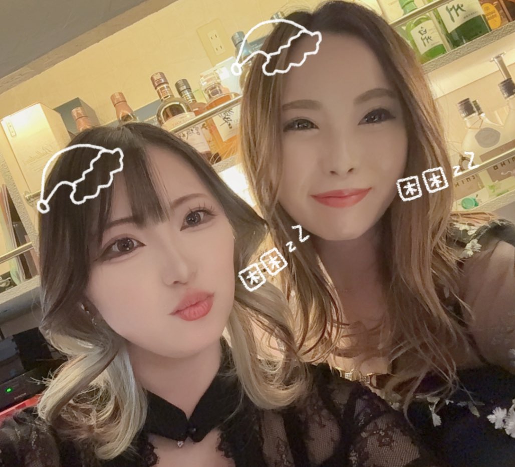 azu39281848's tweet image. ただいま

今日もお疲れ様でした✨

まゆあずコンビ🫶🩷

うちの美人ママさいこーでしょ？🫰✨