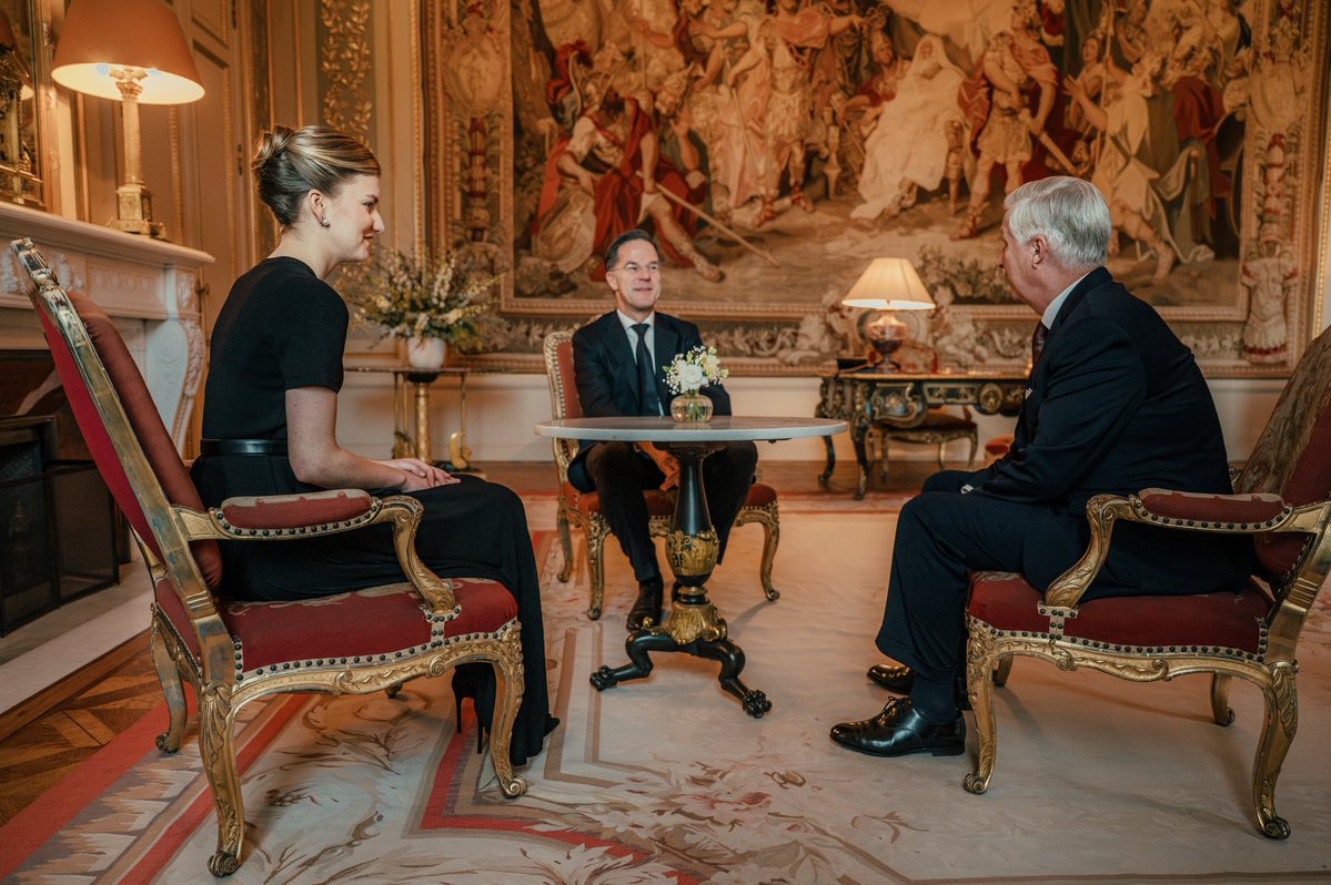 MonarchieBe's tweet image. Avant cela , le Roi a reçu en audience le secrétaire général de l’OTAN, M. Mark Rutte, avec la Princesse Elisabeth.