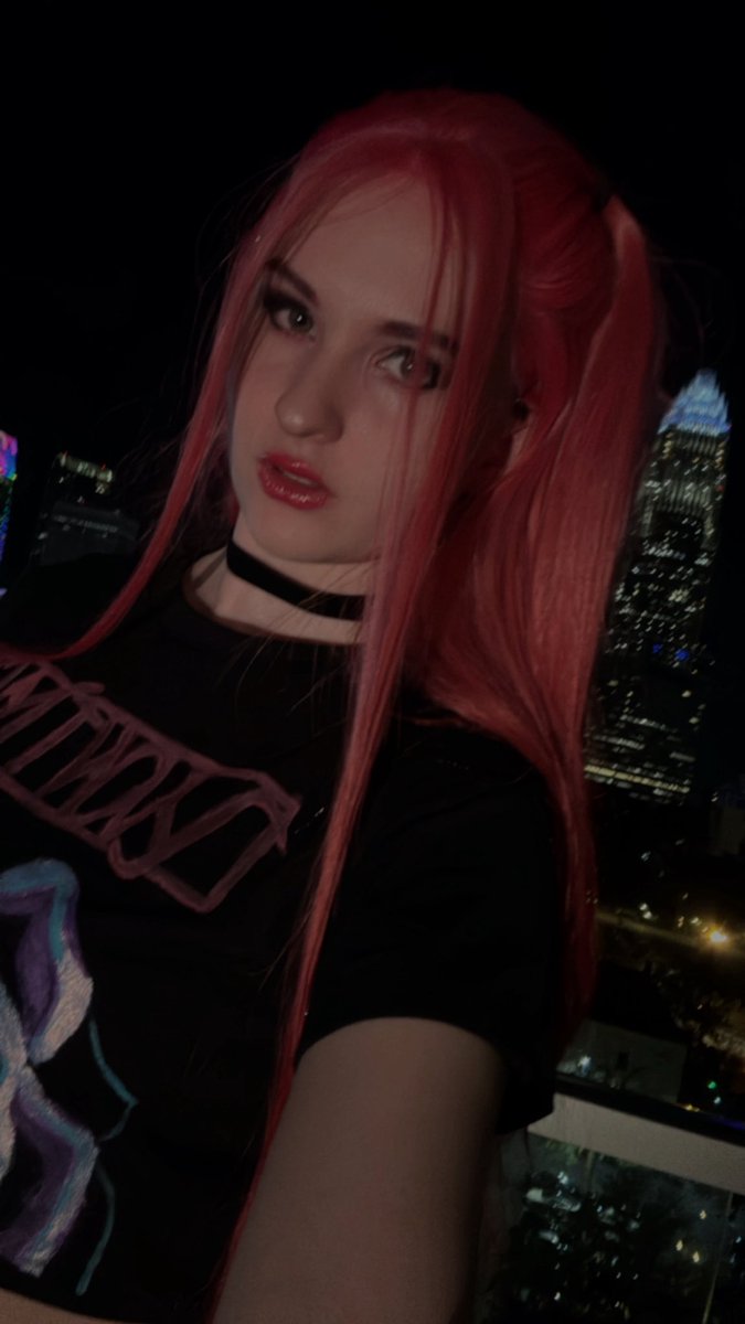 The skyline was a paid actor for this shoot 

#cosplay #KPOPDEMONHUNTERS #kpopdemonhunterscosplay #Mira #miracosplay