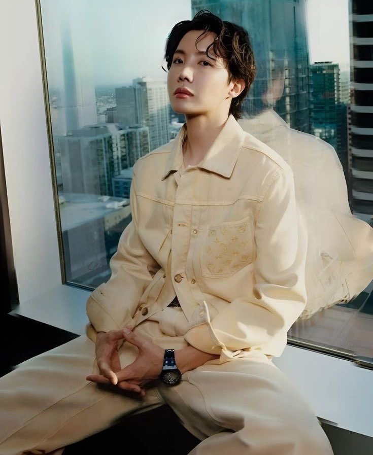 acejhopee's tweet photo. speaking of cream color i’m obsessed with this hobi look https://t.co/Vb1gWFqjvp
