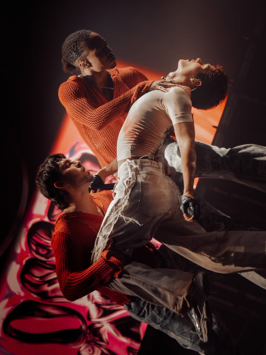 a photo belonging to the louvre

📷: christinademerzi