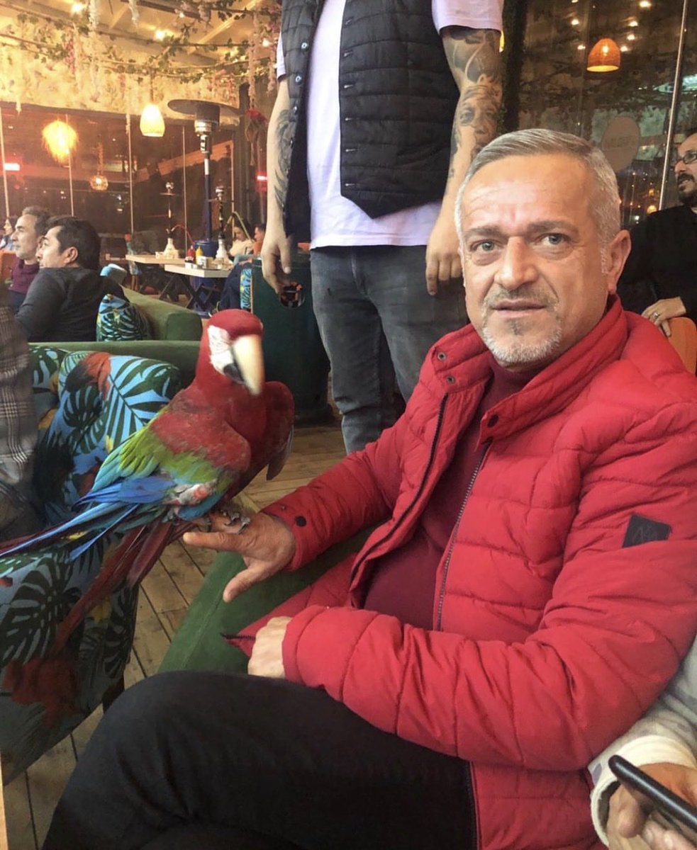 Hayatı boyunca doğrudan ödün vermeyerek onurlu ve şerefli bir yaşam sürdü. Duygusallığıyla  mert ve güzel yürekli biriydi.İçi neyse dışıda aynıydı.
Bugün geçirdiği kalp krizi sonucu aramızdan erken ayrılarak bizleri yasa boğan Teyzem Oğlu Mahmut Altunhan’a Allah’tan rahmet dlyrm.