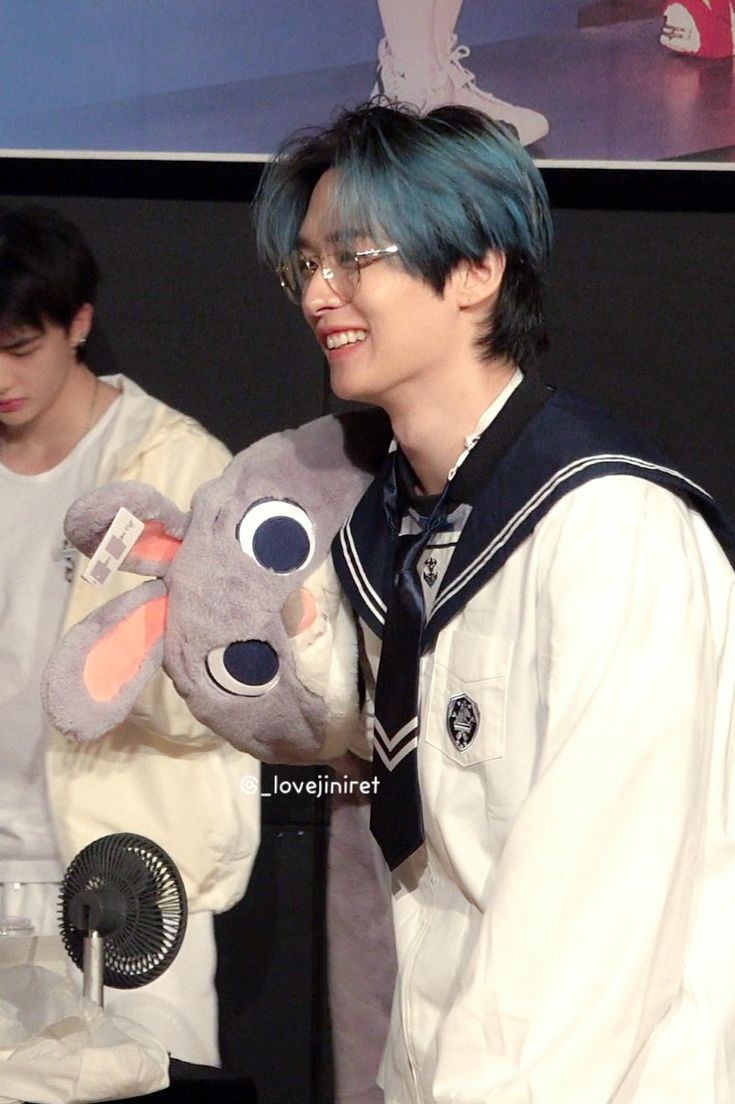 i felt butterflies in my stomach THIS LEE KNOW??????