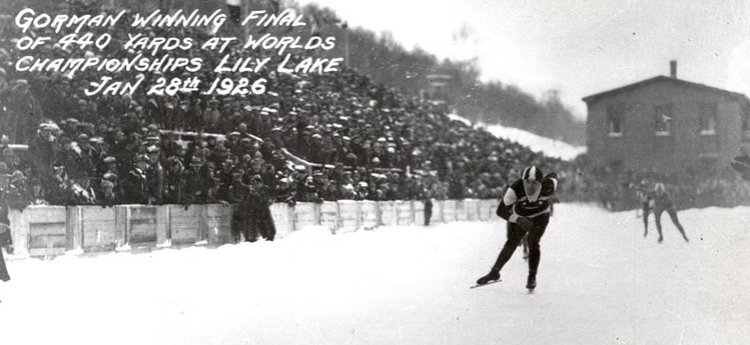 Charles Gorman (1897–1940), né à Saint John - patineur de vitesse surnommé « l’homme aux jambes d’un million de dollars ». Titre amateur américain (1924), championnats du monde (1924, 1926) -(L’Encyclopédie canadienne). Photo : Temple de la renommée sportive du N.-B.