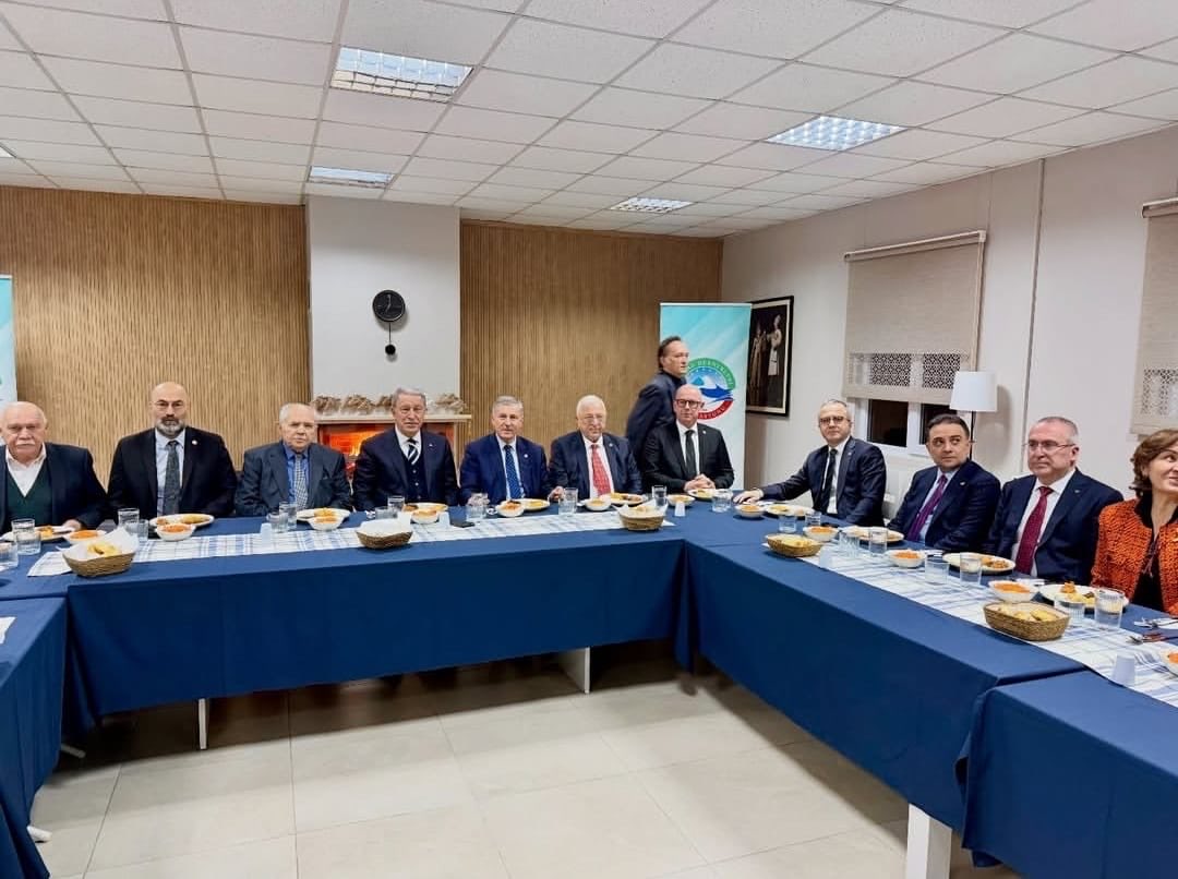 KAFFED Genel Başkanı Sn. Ünal Uluçay ve yönetim kurulunun düzenlediği Kafkas Dernekleri Federasyonu (KAFFED) yemeğinde dün akşam hemşehrilerimizle bir araya geldik. 

Kafkas kültürü ve mutfağı etrafındaki keyifli sohbetimizde, parlamenterler olarak hemşehri dostlarımızın