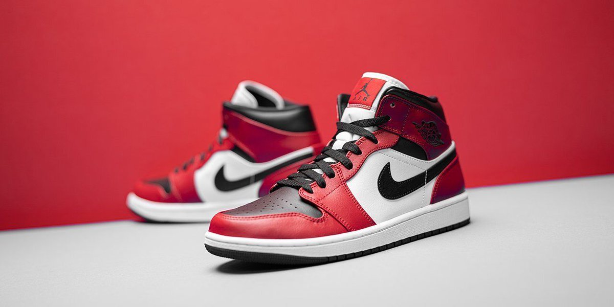 JustFreshKicks's tweet photo. Air Jordan 1 Mid ‘Chicago Black Toe' 🌹

https://t.co/ypQixZgC1K https://t.co/GAGg0MBrYT
