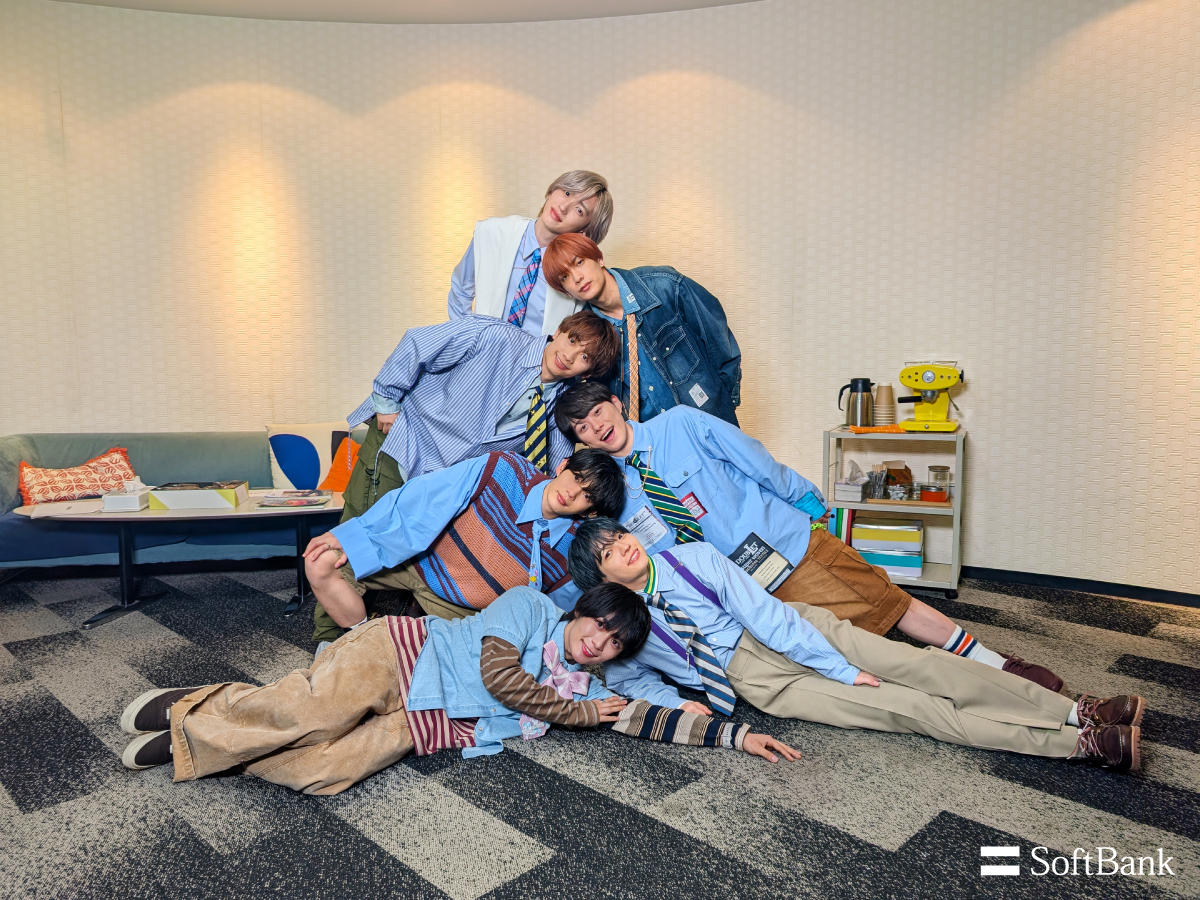 ‧₊˚✦ Google Pixel といえばSoftBank ✦˚₊‧
#なにわ男子
新CM公開まであと7日！

カウントダウン写真 ①
この写真を撮ったのは… #大西流星 さん

忍法 なにわ団子 🍡

さて、どうやって写真を撮ったでしょう？😲