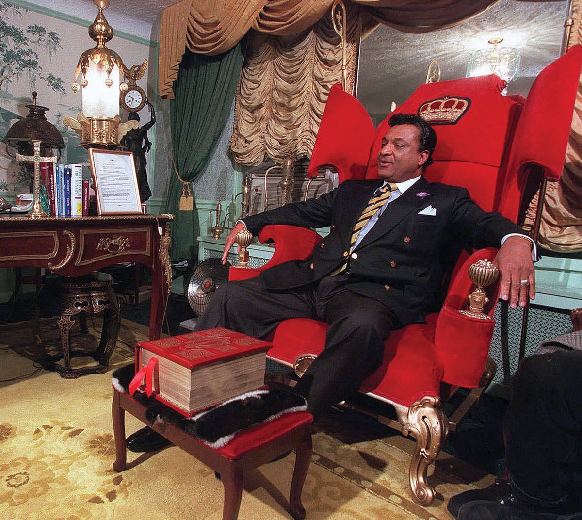 DJRTistic's tweet image. Speaking of the Druski skit, do y’all know about Reverend Ike?

My dad told me he had commercials in the 70s selling Prayer Cloths…and said his great aunt literally sent ALLLL of her money and savings to him for that BS. He might be the first or one of the first of his kind