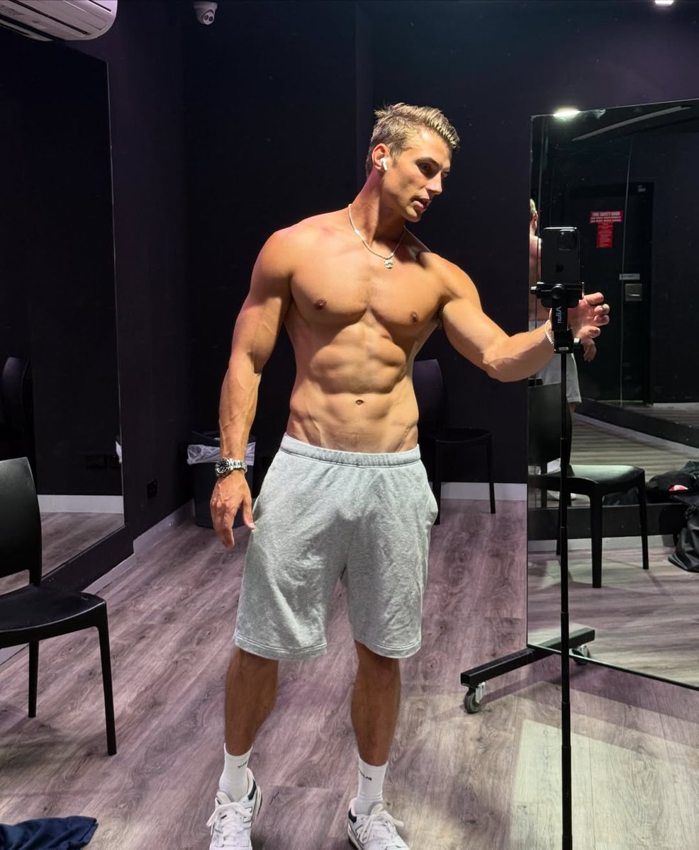 Asher4ester's tweet image. Working hard on becoming the best version of myself