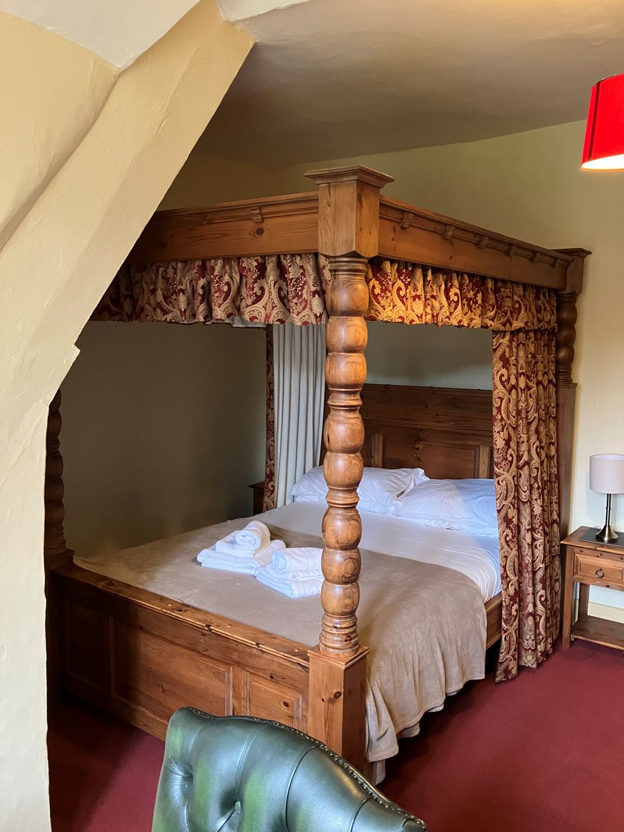 It's a Wednesday so that means we're looking at rooms! Do you recognise this room? Could it possibly have been yours? It's Room 38! #wroxtoncollege
