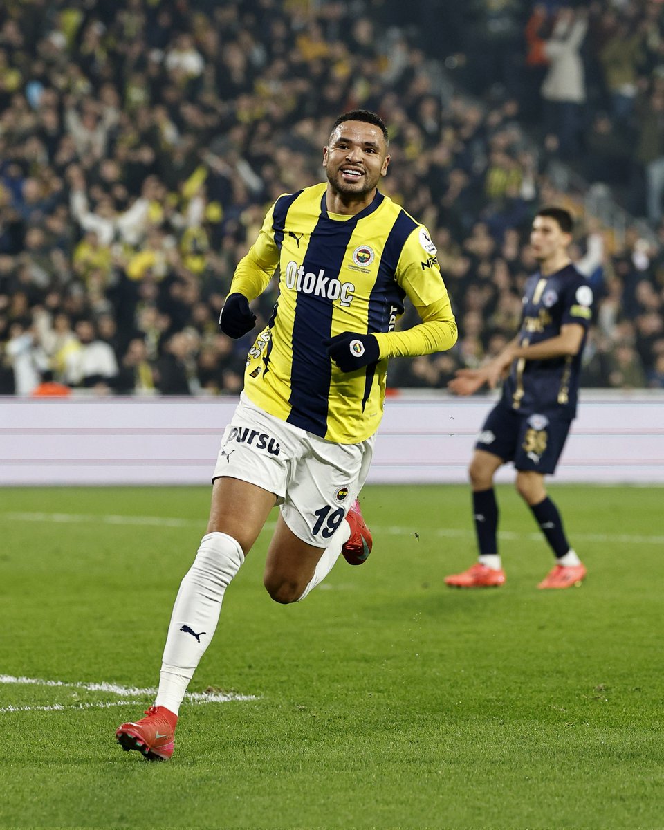 Meloslamela's tweet image. En-Nesyri è un attaccante che ricorda un Osimhen meno esplosivo.
Abile ad attaccare la profondità. Non so se sia l'ideale per il gioco spalle alla porta ma può dire la sua fisicamente

Di testa è poderoso: uno dei migliori al mondo nel gioco aereo.Timing ed elevazione incredibili