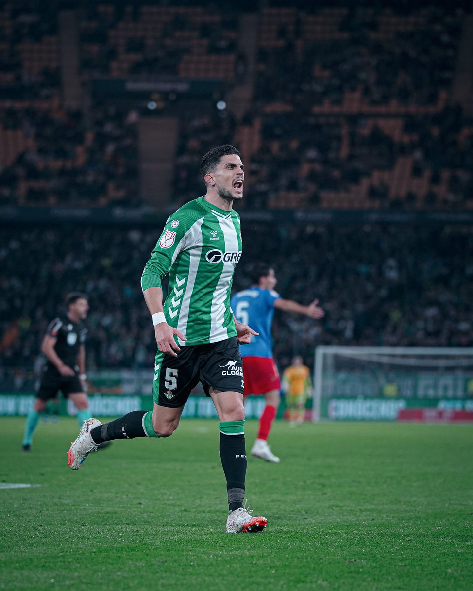 MarcBartra's tweet image. Estamos en cuartos de Final de La Copa del Rey! Somos el Real Betis y queremos más! Sois muy grandes EQUIPO, vamos Familia, vamos afición! JUNTOS.