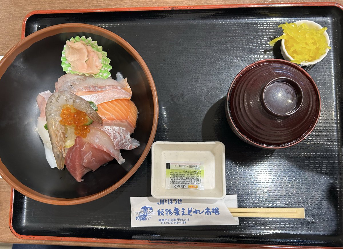tog_mi's tweet photo. #姫路まえどれ市場 にて #お刺身定食 と #海鮮丼 を美味しく頂きました😆

#まえどれ市場
#とれとれ市場
#姫路とれとれ市場 https://t.co/xTqgiJwfW7