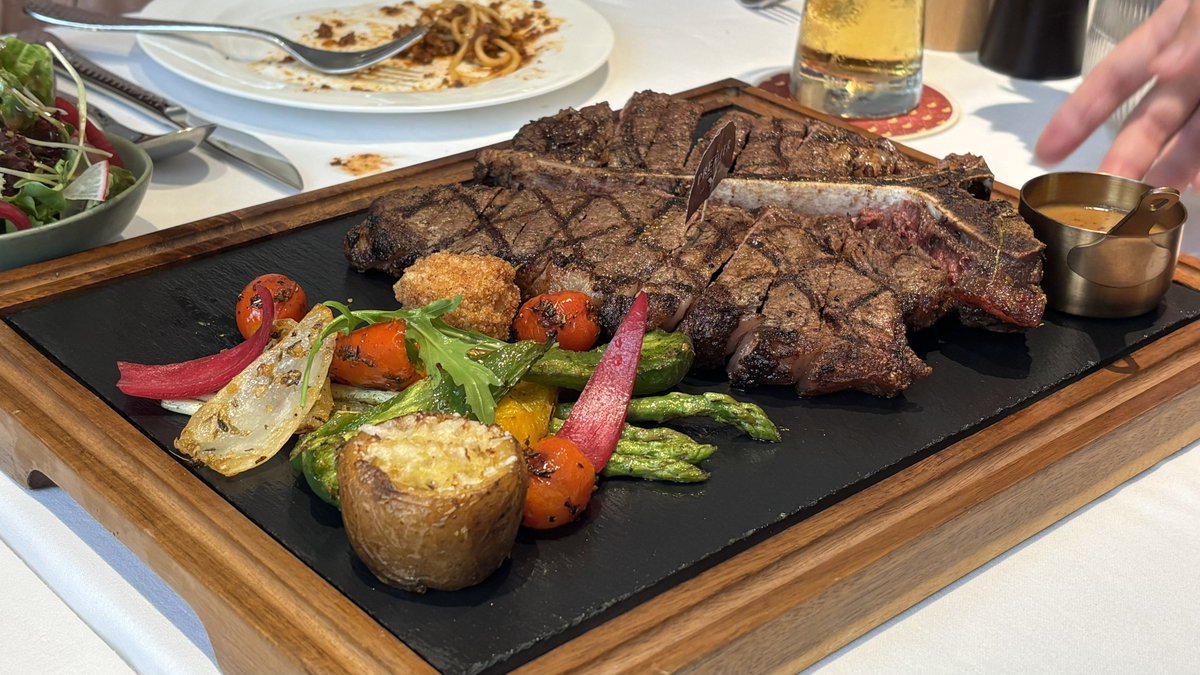 오늘 점심부터 고기 먹엇음
제가 아는 토끼가 잇는데요 그 토끼가 된 기분