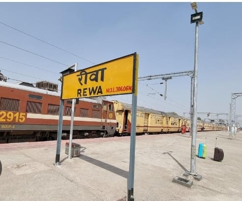 news21national's tweet photo. रीवा रेलवे पार्किंग में ठेकेदार की अवैध वसूली और मनमानी

#Rewa #RailwayParking #IllegalCollection #ContractorMisconduct #RuleViolation #PassengerIssues #PublicComplaint #news21national https://t.co/hN5R2kBw5e