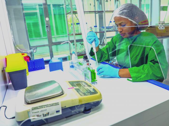 Para #Cuba la aplicación de la ciencia no es una opción, sino el camino para enfrentar los crecientes desafíos de nuestra época. 

El futuro de la Patria, como avizoró #Fidel, y también el presente, tiene que ser de hombres y mujeres de ciencia. ¡Felicidades! 

#UnidosXCuba