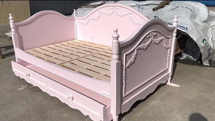 strawiberi's tweet image. dream bed frame   ‹𝟹