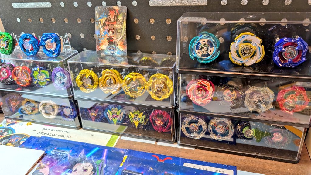 abuuuuu522's tweet image. 妹の机が羨ましい様子のお兄ちゃん
ちっとカッコ良くしてやったら喜んでた😍

🦁:ベイブレードバーやん❤️
 …え？連れてく予定ないけど💦💦💦

イランとか言ったけどー‼️ランブー買うか悩んでるー🤣🤣🤣