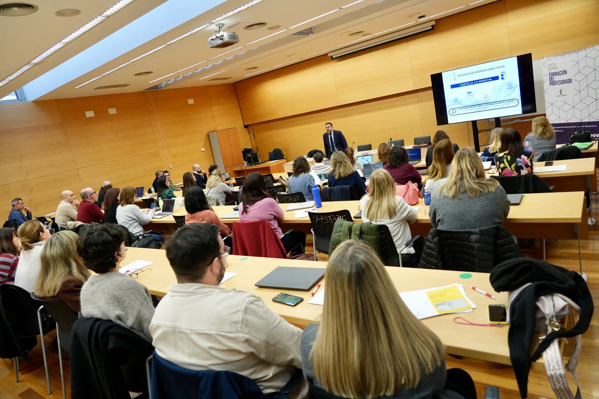 amadorpastorn's tweet photo. Hoy ha dado comienzo el II Encuentro Regional de Equipos Directivos en Toledo. Un encuentro que busca el fortalecimiento de la formación de los equipos directivos como motores de cambio, innovación y cohesión de la comunidad educativa. https://t.co/PGBmyGzD05