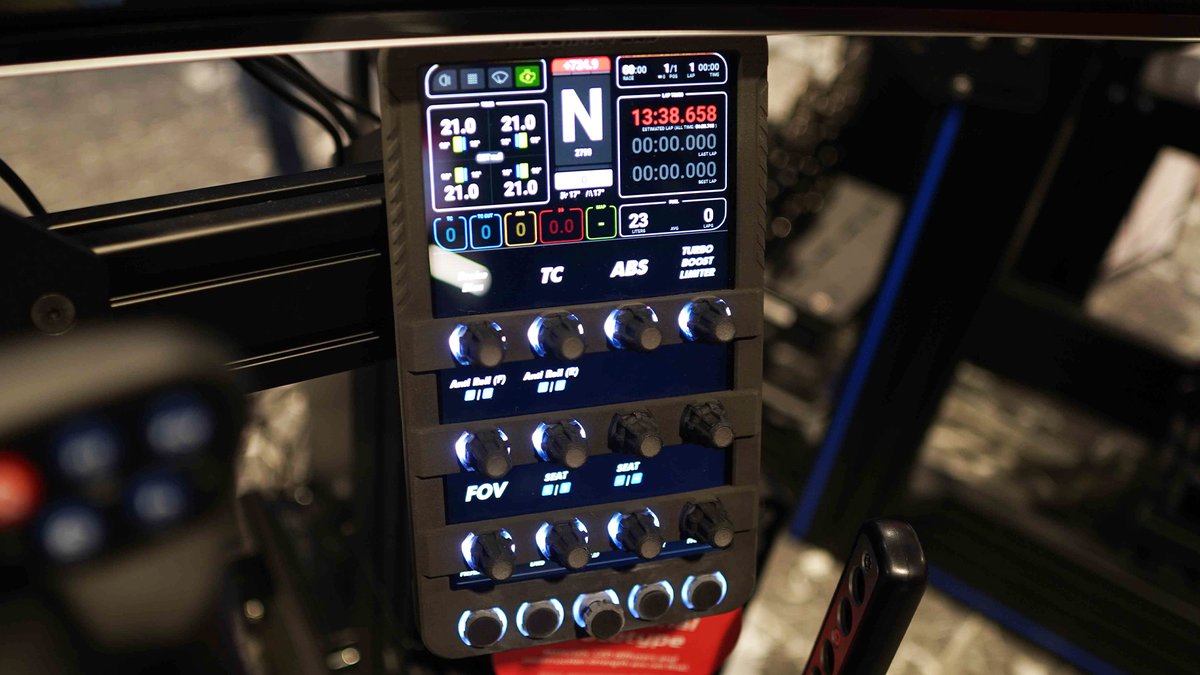 Heusinkveld reckons you don’t need separate sim racing displays and button boxes... 

Check out its new and innovative DisplayDash here: traxion.gg/heusinkvelds-d…