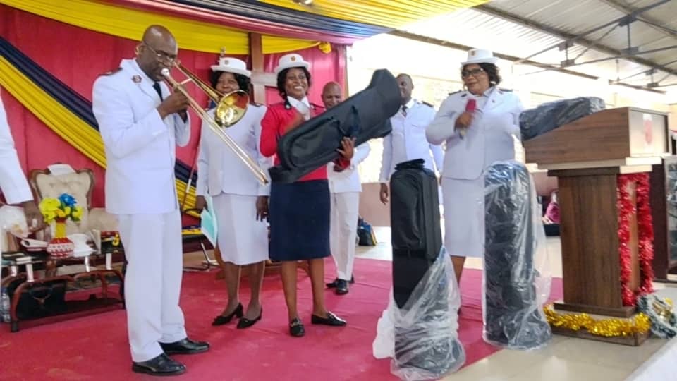 RTASCONGO's tweet image. Deuxième remise des nouveaux instruments à la fanfare Féminine par la PTMF, la Colonelle Elianise CLENAT ce dimanche 11 Janvier 2026.