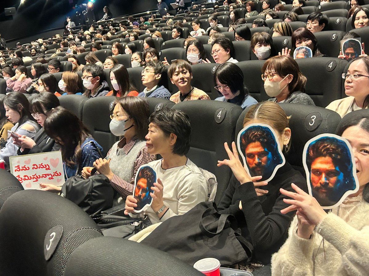PUSHPA MANIA AT THE SPECIAL PREMIERE IN JAPAN 💥💥

The Japanese audience are showering their love and admiration for Icon Star <a href="/alluarjun/">Allu Arjun</a> at the grand premiere ❤️

#Pushpa2TheRule grand release in Japan on January 16th 💥💥

#Pushpa2
#WildFirePushpa
#Pushpa2InJapan #PushpaKunrin