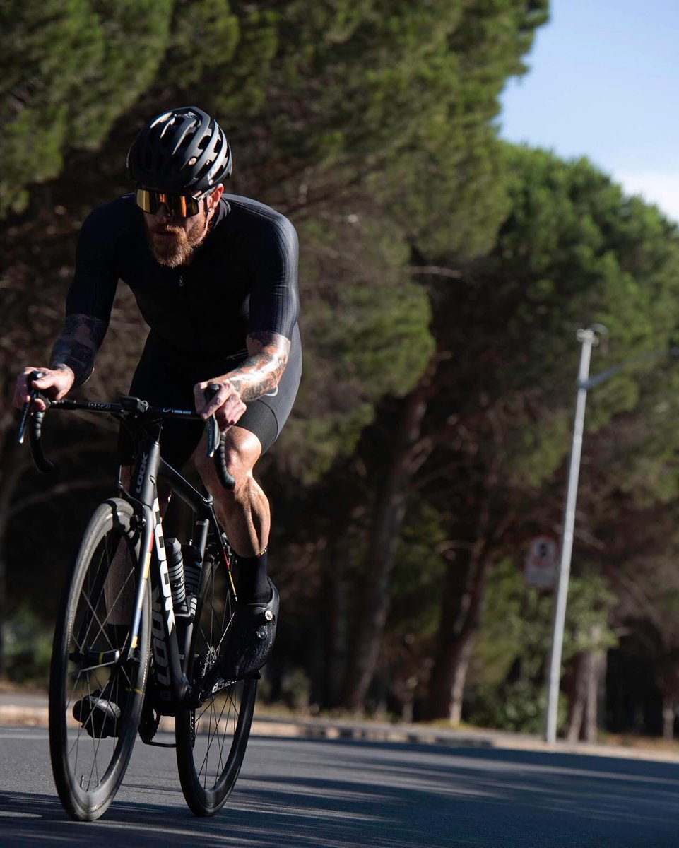 Sean_Sako's tweet image. Throw back to Rim Brakes 

#Throwback #Cyclinglife #OakleyBike